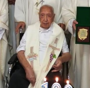padre Luis Rojas en su cumpleaños 100