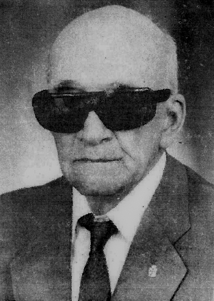 Antonio-Landívar-Serrate-con-corbata-y-gafas-oscuras